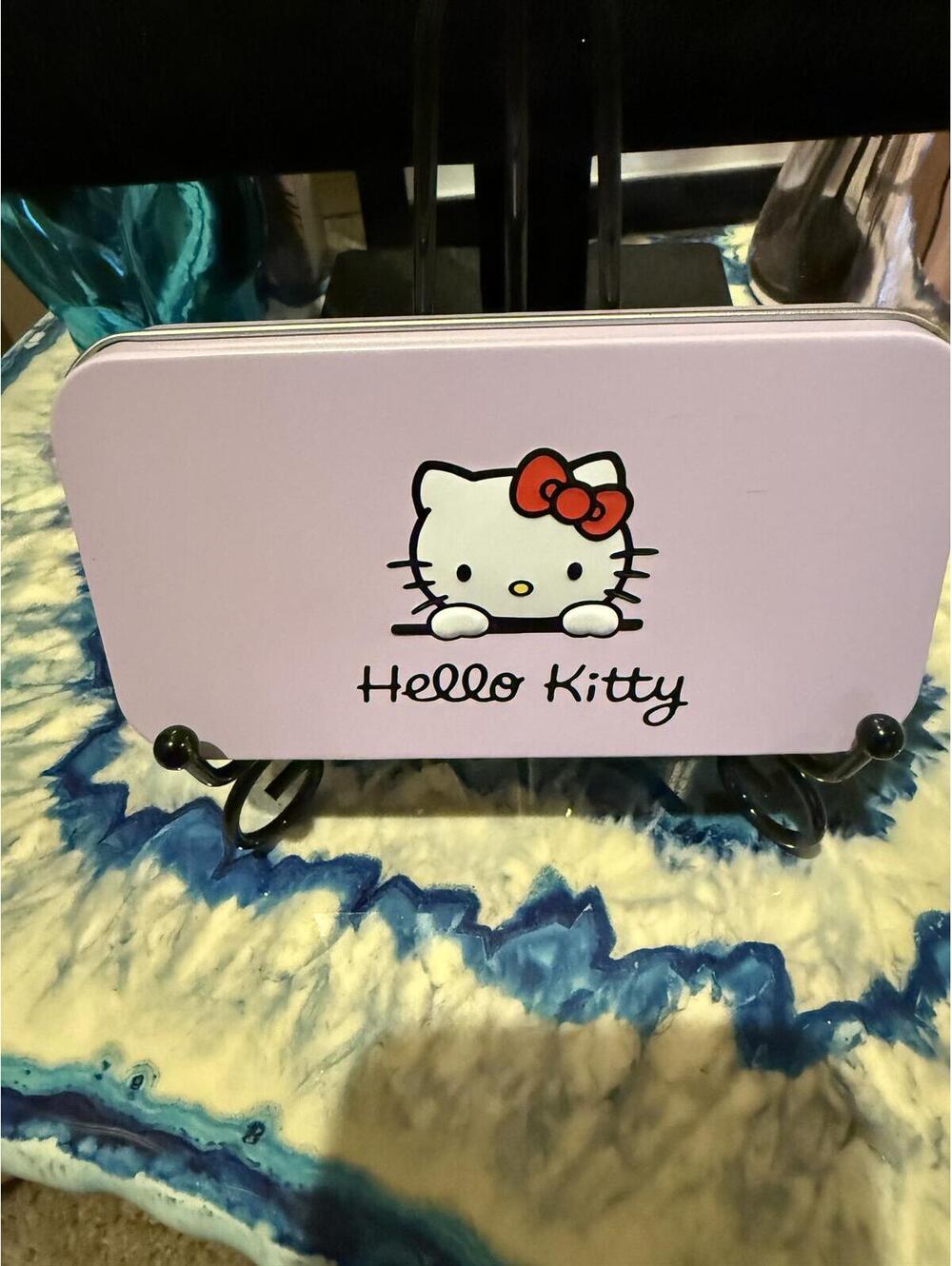 Hello Kitty Makeup Brush Set with Tin Case New